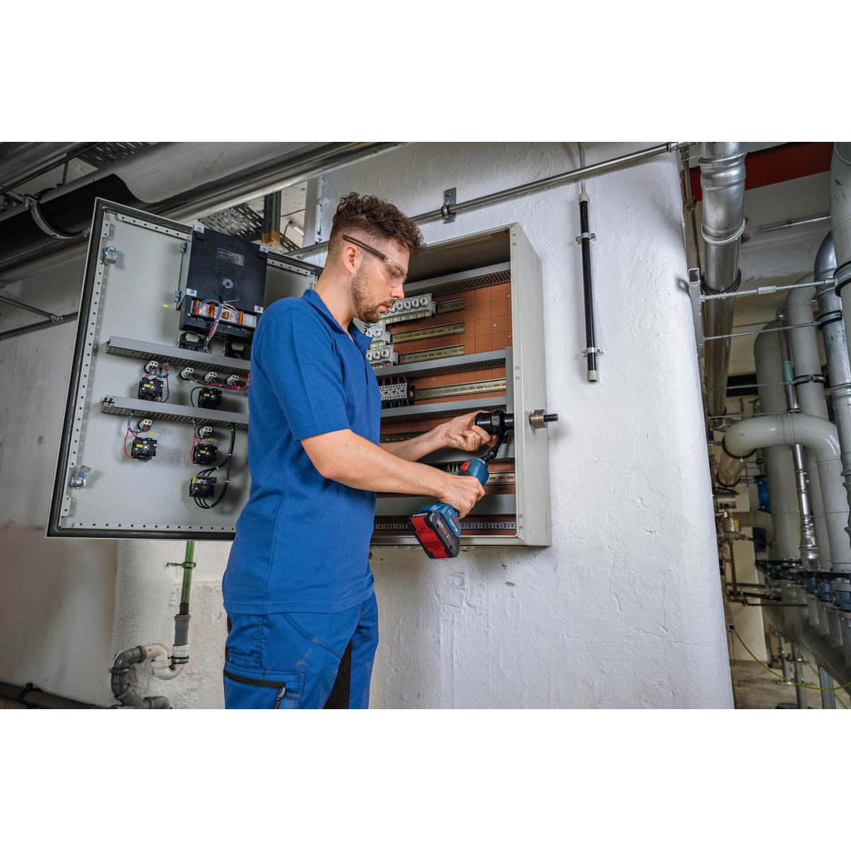 https://api.mastertools.nl/media/catalog/product/cache/4ac98b0d5e81b56bd000310ba88c60e0/4/0/4053423302486_13.jpg