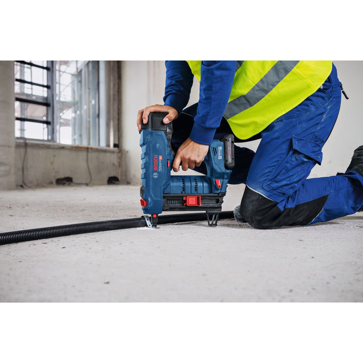https://api.mastertools.nl/media/catalog/product/cache/4ac98b0d5e81b56bd000310ba88c60e0/4/0/4053423320718_04.jpg