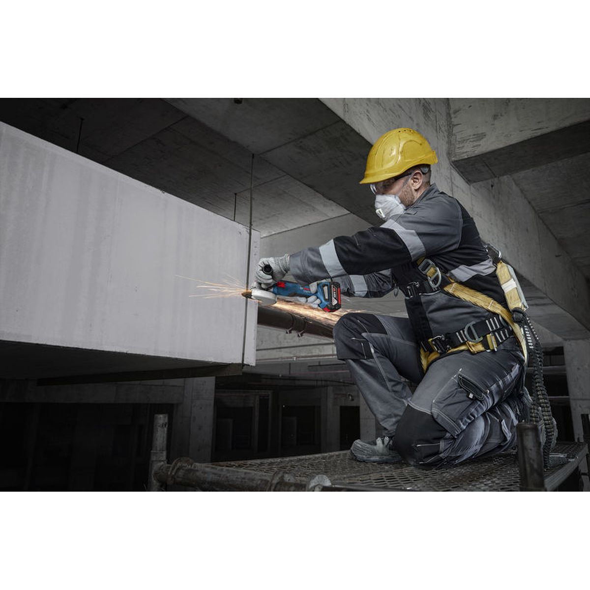 https://api.mastertools.nl/media/catalog/product/cache/4ac98b0d5e81b56bd000310ba88c60e0/4/0/4053423323832_09.jpg