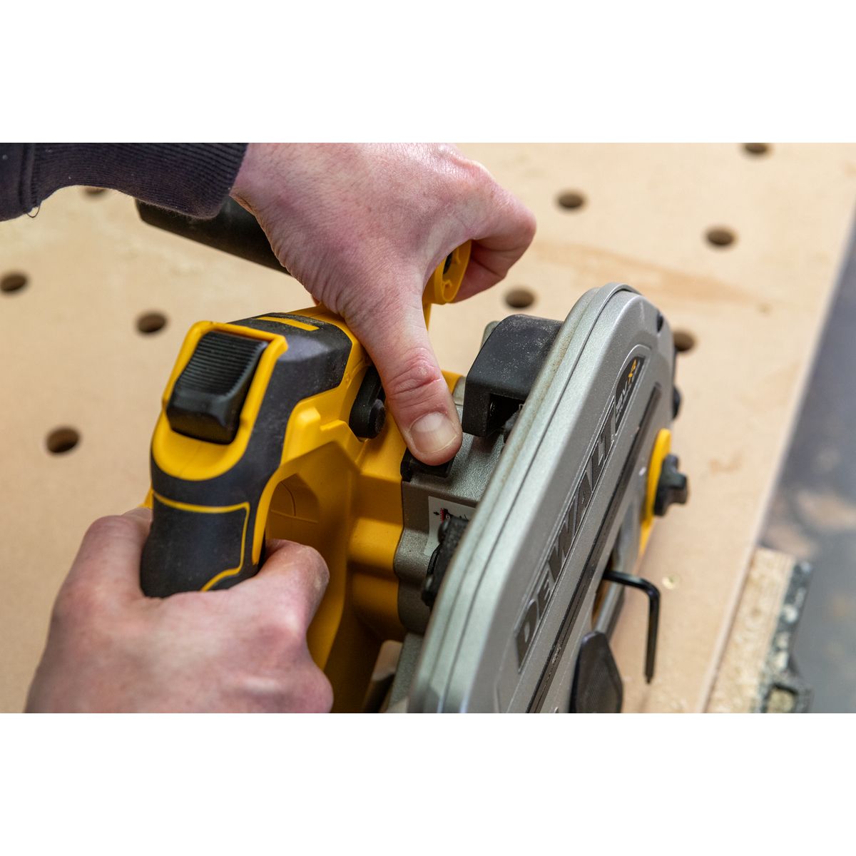 https://api.mastertools.nl/media/catalog/product/cache/4ac98b0d5e81b56bd000310ba88c60e0/5/0/5035048837061_15.png