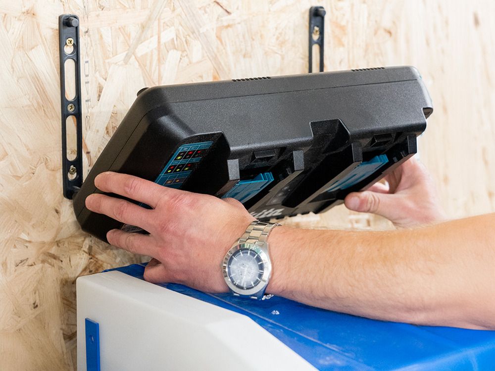 https://api.mastertools.nl/media/catalog/product/cache/4ac98b0d5e81b56bd000310ba88c60e0/b/c/bc-black-01_95cd8662a3.jpg