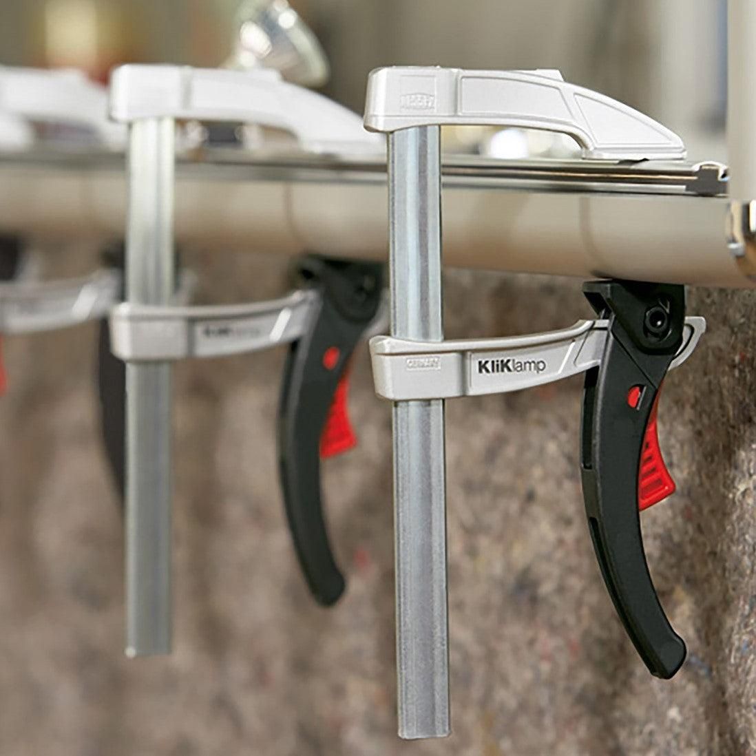 https://api.mastertools.nl/media/catalog/product/cache/4ac98b0d5e81b56bd000310ba88c60e0/b/e/bessey-kli-s-kliklamp-16-delige-lijmklemmen-set-in-t-loc-systainer-4008158027296-mastertools_nl-4.jpg