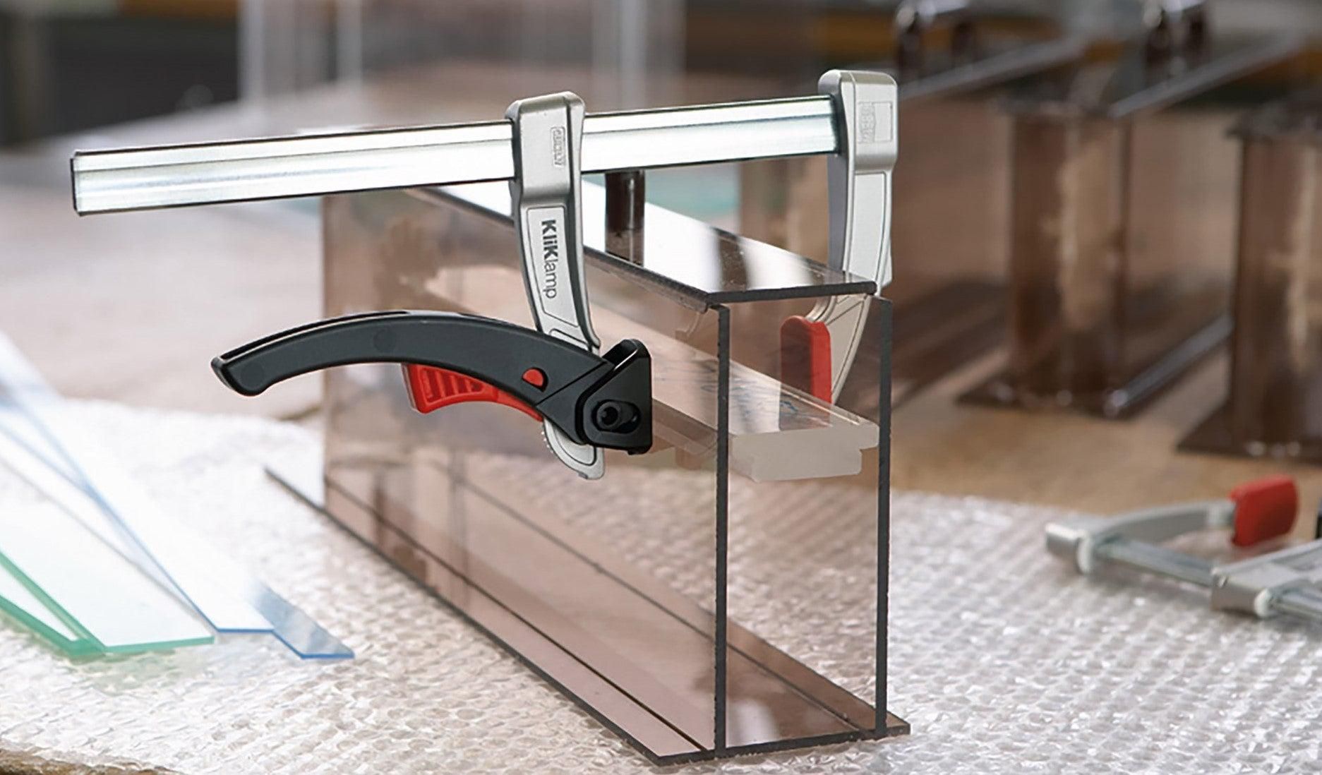 https://api.mastertools.nl/media/catalog/product/cache/4ac98b0d5e81b56bd000310ba88c60e0/b/e/bessey-kli-s-kliklamp-16-delige-lijmklemmen-set-in-t-loc-systainer-4008158027296-mastertools_nl-6.jpg