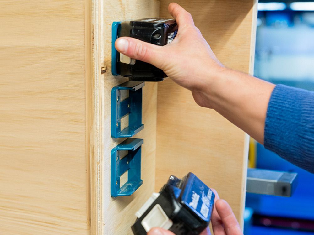 https://api.mastertools.nl/media/catalog/product/cache/4ac98b0d5e81b56bd000310ba88c60e0/b/m/bm-blue-03-modified_76fab6f3ae.jpg