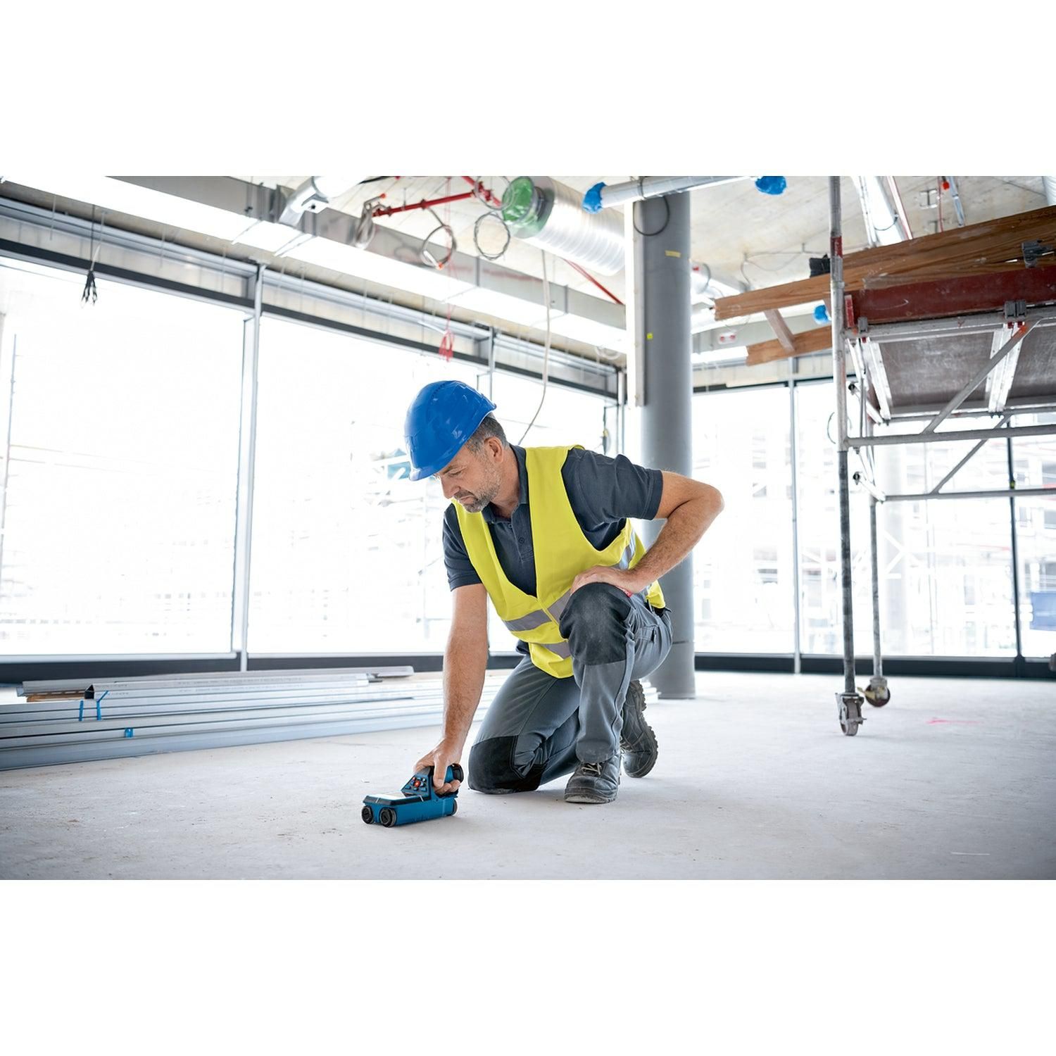 https://api.mastertools.nl/media/catalog/product/cache/4ac98b0d5e81b56bd000310ba88c60e0/b/o/bosch-professional-d-tect-200-c-muurscanner-12v-200mm-in-beschermtas-0601081600-3165140988148-mastertools_nl-5.jpg
