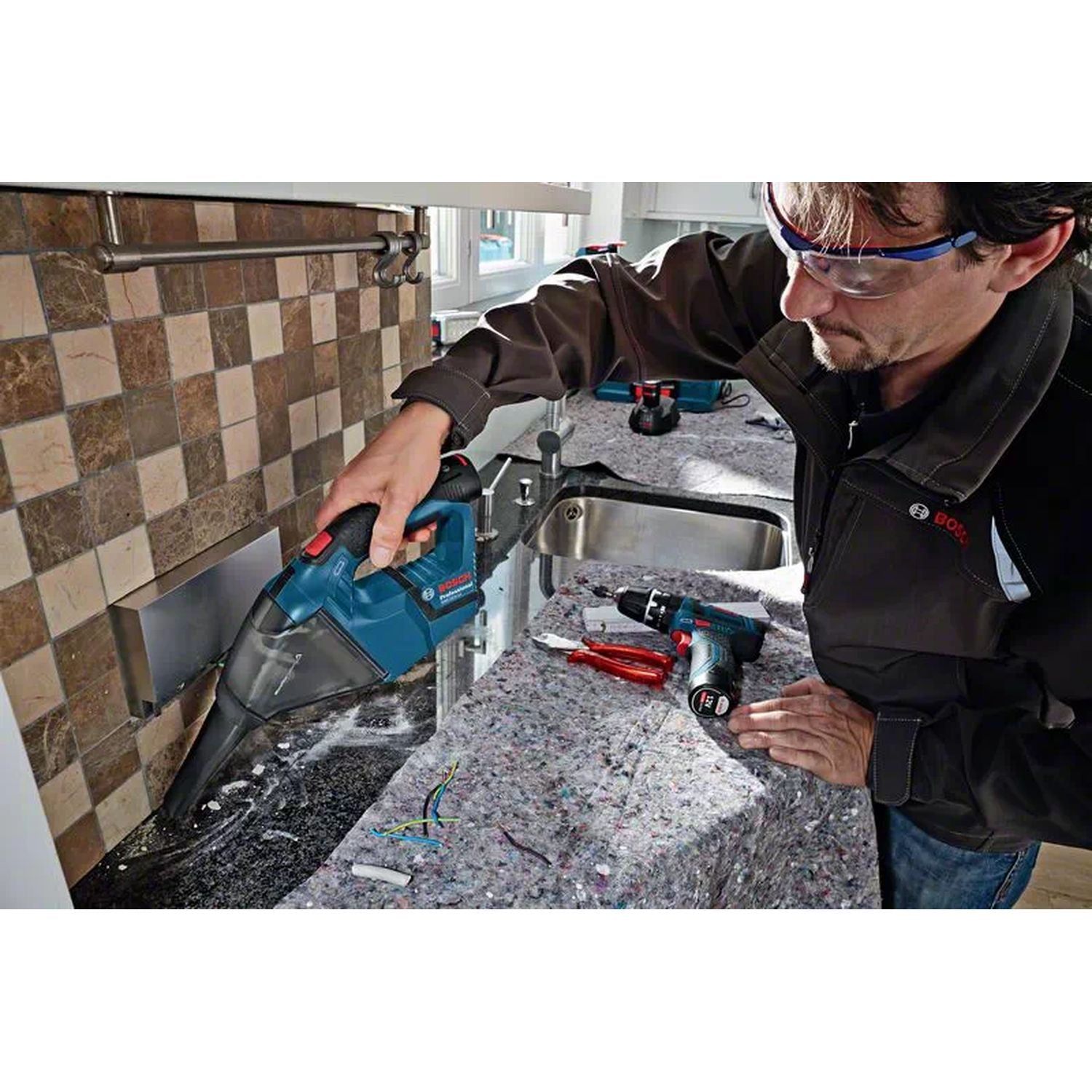 https://api.mastertools.nl/media/catalog/product/cache/4ac98b0d5e81b56bd000310ba88c60e0/b/o/bosch-professional-gas-12v-accu-stofzuiger-12v-li-ion-basic-body-06019e3000-3165140773188-mastertools_nl-3.jpg