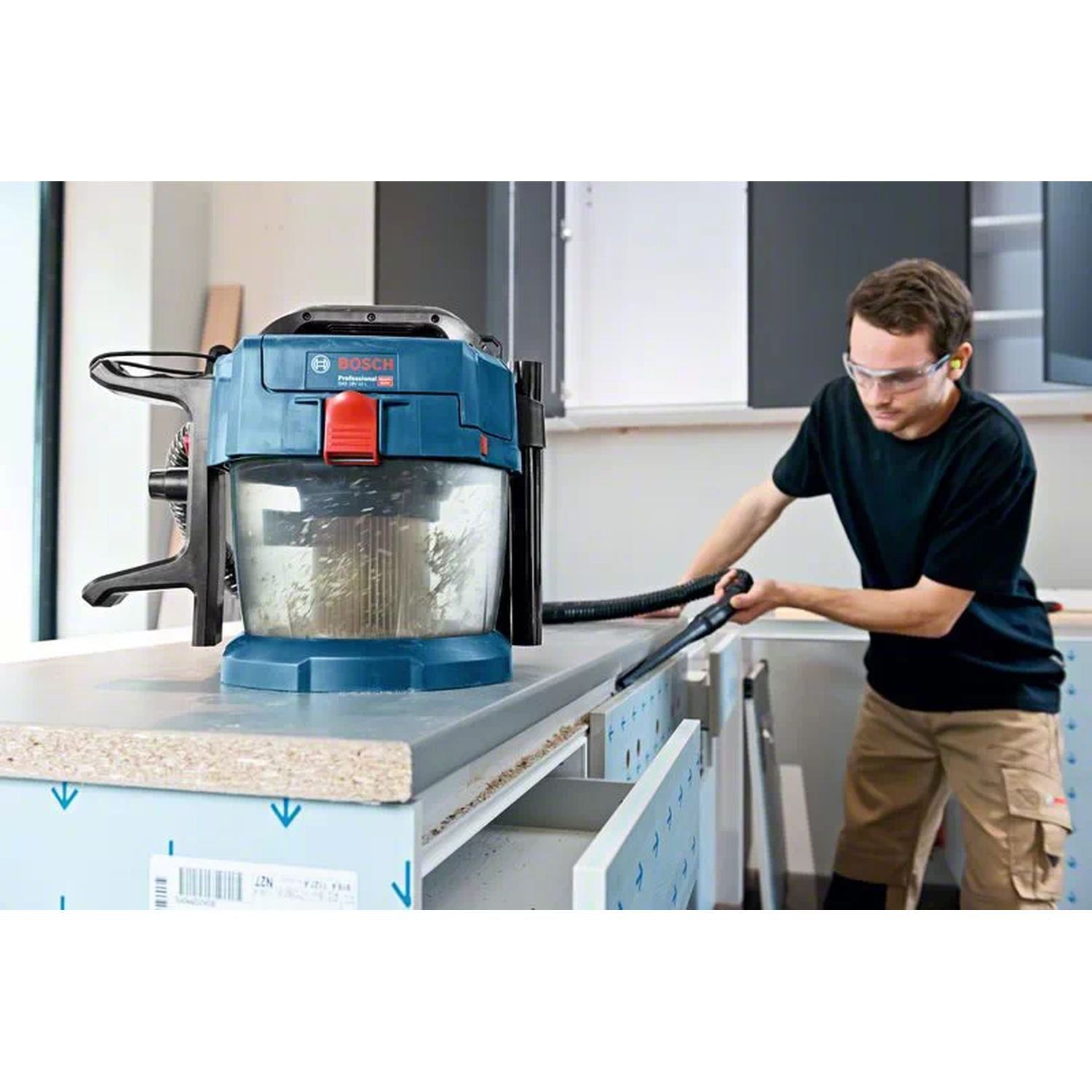 https://api.mastertools.nl/media/catalog/product/cache/4ac98b0d5e81b56bd000310ba88c60e0/b/o/bosch-professional-gas-18v-10-l-premium-accu-stofzuiger-10l-l-klasse-18v-basic-body-06019c6302-3165140995405-mastertools_nl-10.jpg