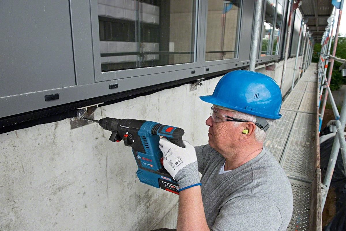 https://api.mastertools.nl/media/catalog/product/cache/4ac98b0d5e81b56bd000310ba88c60e0/b/o/bosch-professional-gbh-18v-26f-accu-boorhamer-sds-5_5ah-incl_-stofafzuigsysteem-in-l-boxx-238-061191000g-4059952560441-mastertools_nl-5.jpg