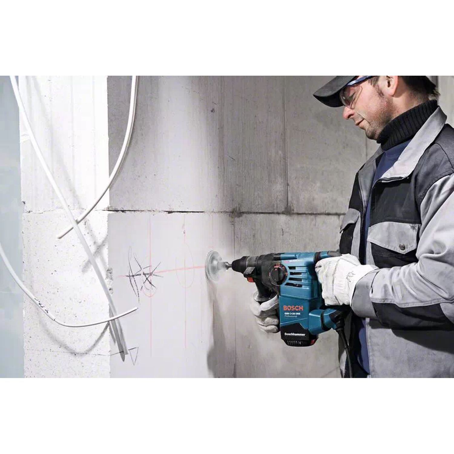 https://api.mastertools.nl/media/catalog/product/cache/4ac98b0d5e81b56bd000310ba88c60e0/b/o/bosch-professional-gbh-3-28-dfr-boorhamer-sds-plus-31j-800w-230v-in-l-boxx-061124a004-3165140600675-mastertools_nl-3.jpg