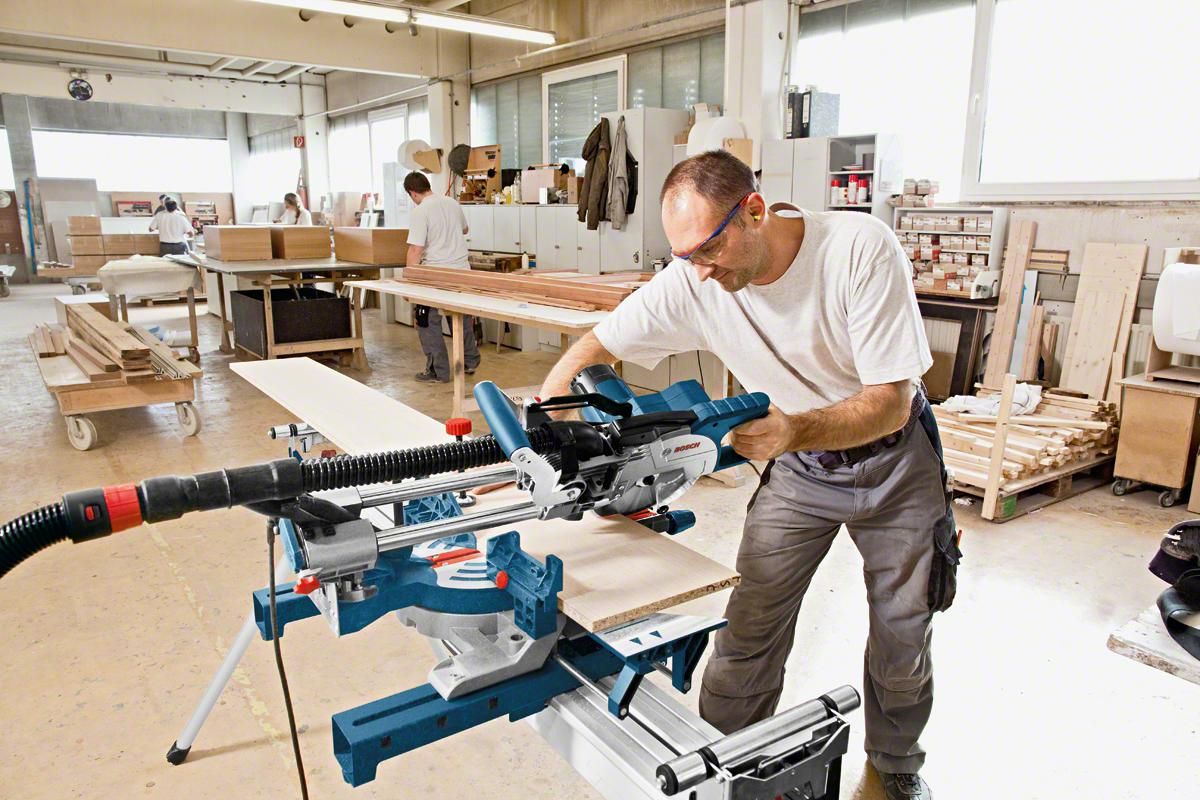 https://api.mastertools.nl/media/catalog/product/cache/4ac98b0d5e81b56bd000310ba88c60e0/b/o/bosch-professional-gcm-8-sjl-afkortzaag-0601b19100-3165140654319-mastertools_nl-6.jpg