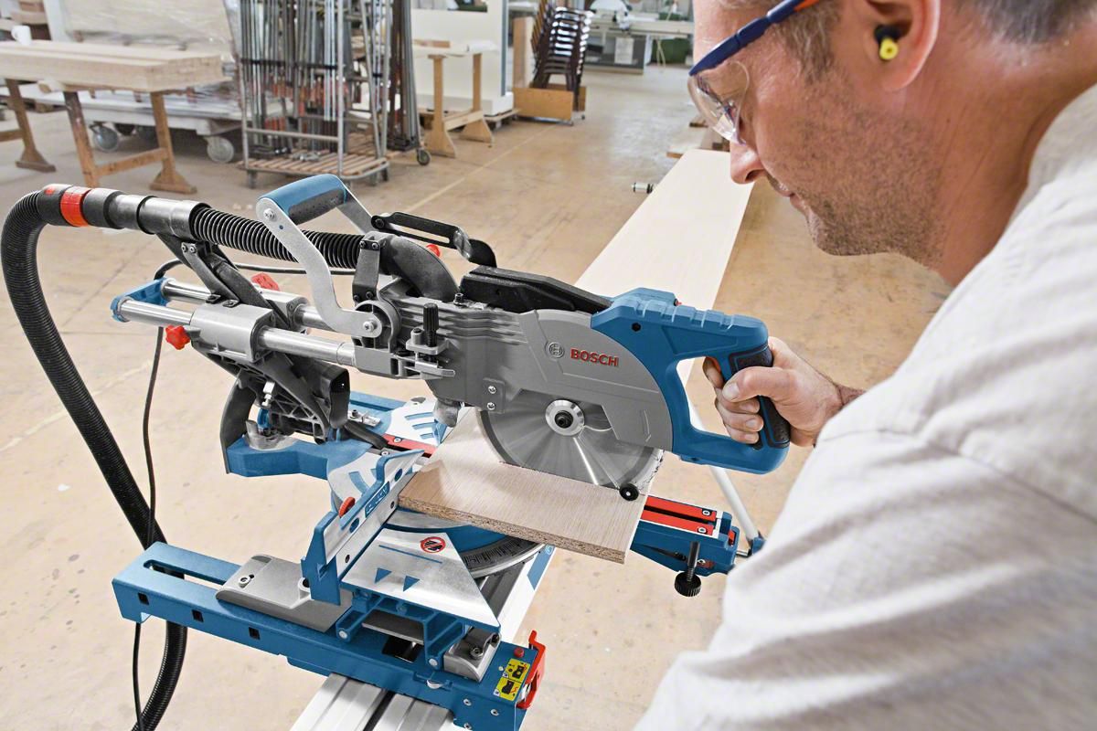 https://api.mastertools.nl/media/catalog/product/cache/4ac98b0d5e81b56bd000310ba88c60e0/b/o/bosch-professional-gcm-8-sjl-afkortzaag-0601b19100-3165140654319-mastertools_nl-7.jpg