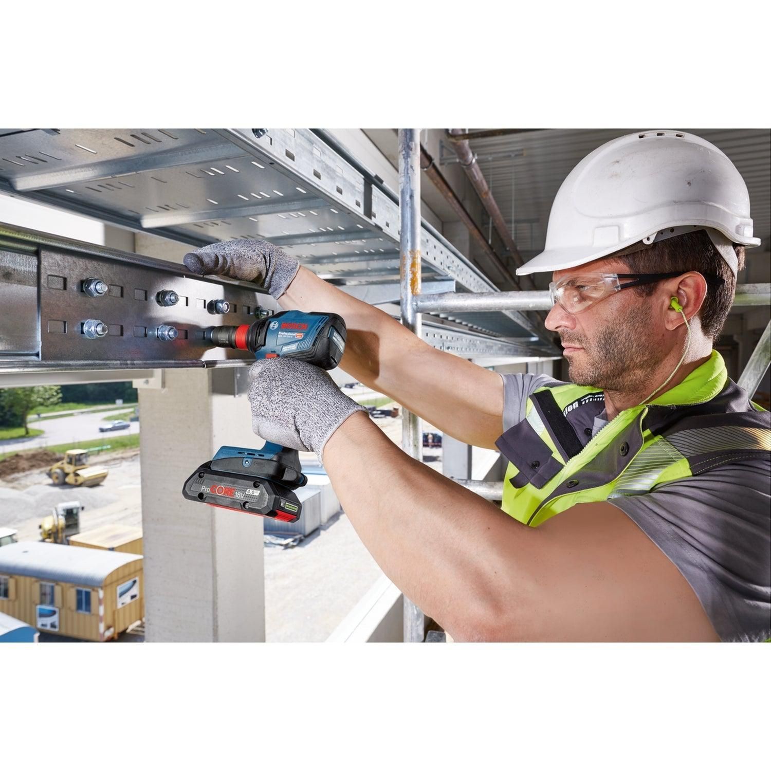https://api.mastertools.nl/media/catalog/product/cache/4ac98b0d5e81b56bd000310ba88c60e0/b/o/bosch-professional-gdx-18v-210-c-accu-slagmoersleutel-14-12-18v-basic-body-in-l-boxx-06019j0201-4059952587721-mastertools_nl-7.jpg
