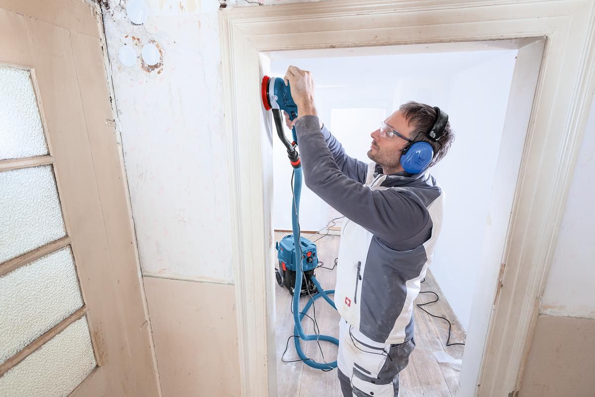 https://api.mastertools.nl/media/catalog/product/cache/4ac98b0d5e81b56bd000310ba88c60e0/b/o/bosch-professional-get-75-150-excenterschuurmachine-750w-0601257100-3165140835091-mastertools_nl-3.jpg