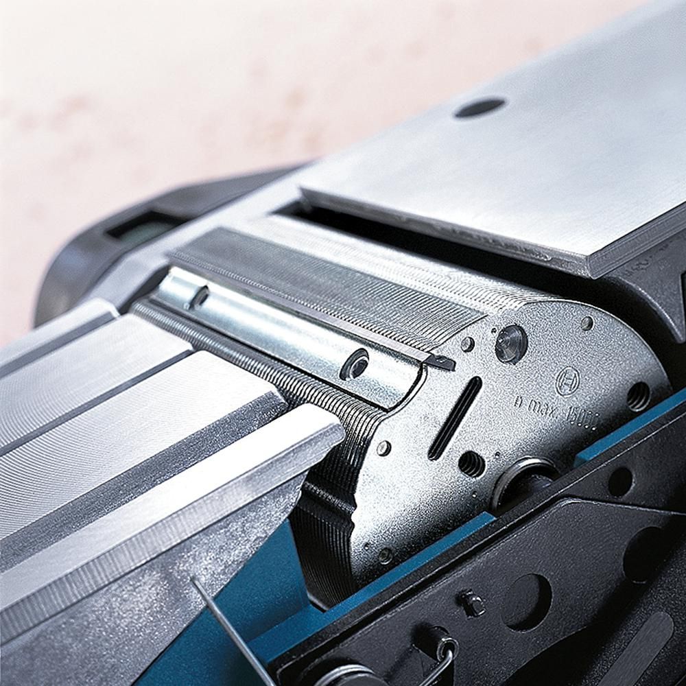 https://api.mastertools.nl/media/catalog/product/cache/4ac98b0d5e81b56bd000310ba88c60e0/b/o/bosch-professional-gho-40-82-c-schaafmachine-82mm-850w-230v-in-koffer-3165140305600-mastertools_nl-5.jpg