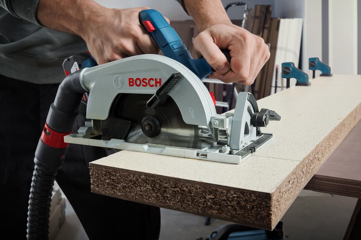 https://api.mastertools.nl/media/catalog/product/cache/4ac98b0d5e81b56bd000310ba88c60e0/b/o/bosch-professional-gks-18v-57-2-accu-cirkelzaag-18v-basic-body-06016c1200-4059952610573-mastertools_nl-6.jpg