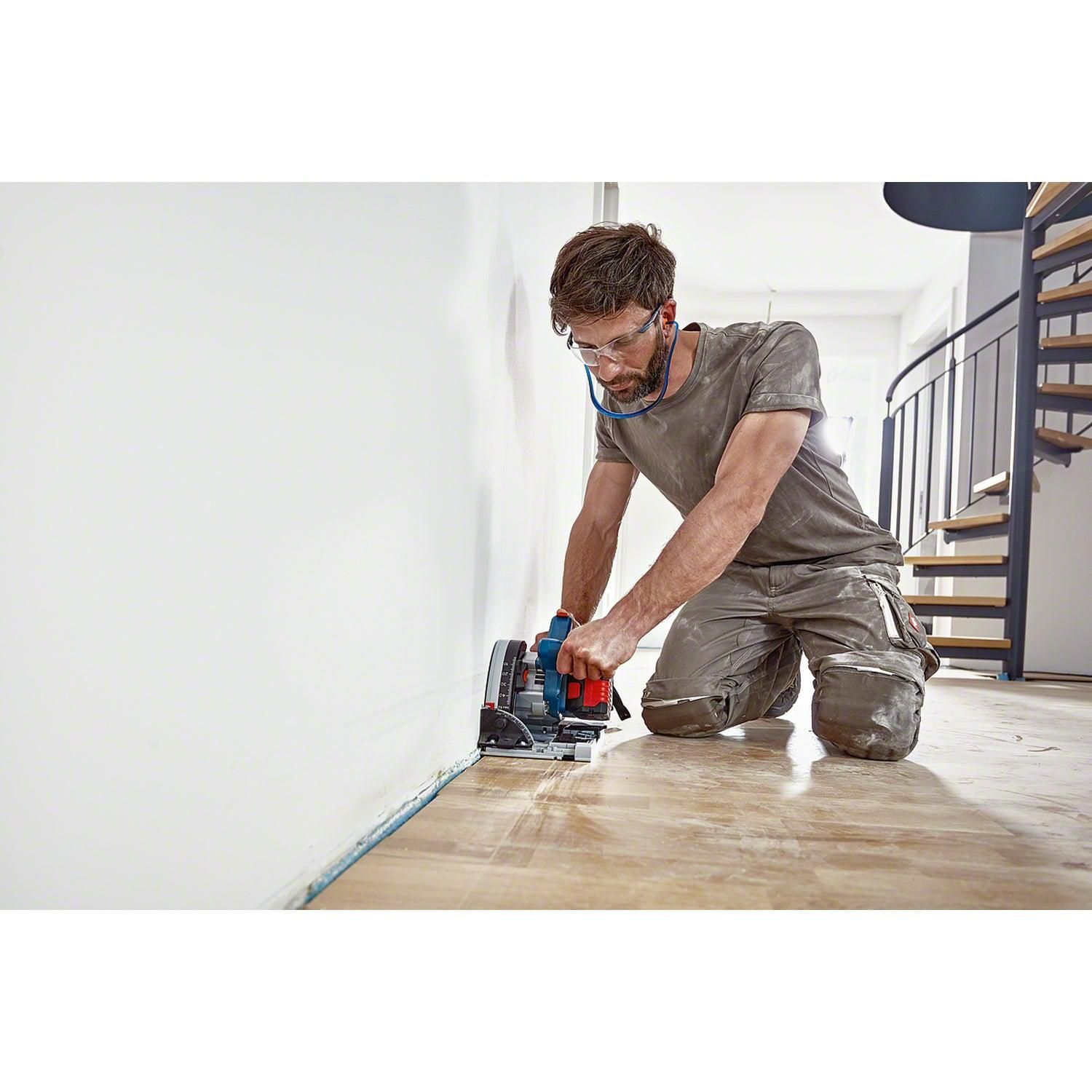 https://api.mastertools.nl/media/catalog/product/cache/4ac98b0d5e81b56bd000310ba88c60e0/b/o/bosch-professional-gkt-18v-52-gc-accu-invalzaag-140mm-18v-biturbo-basic-body-in-l-boxx-06016b4000-3165140930666-mastertools_nl-4.jpg