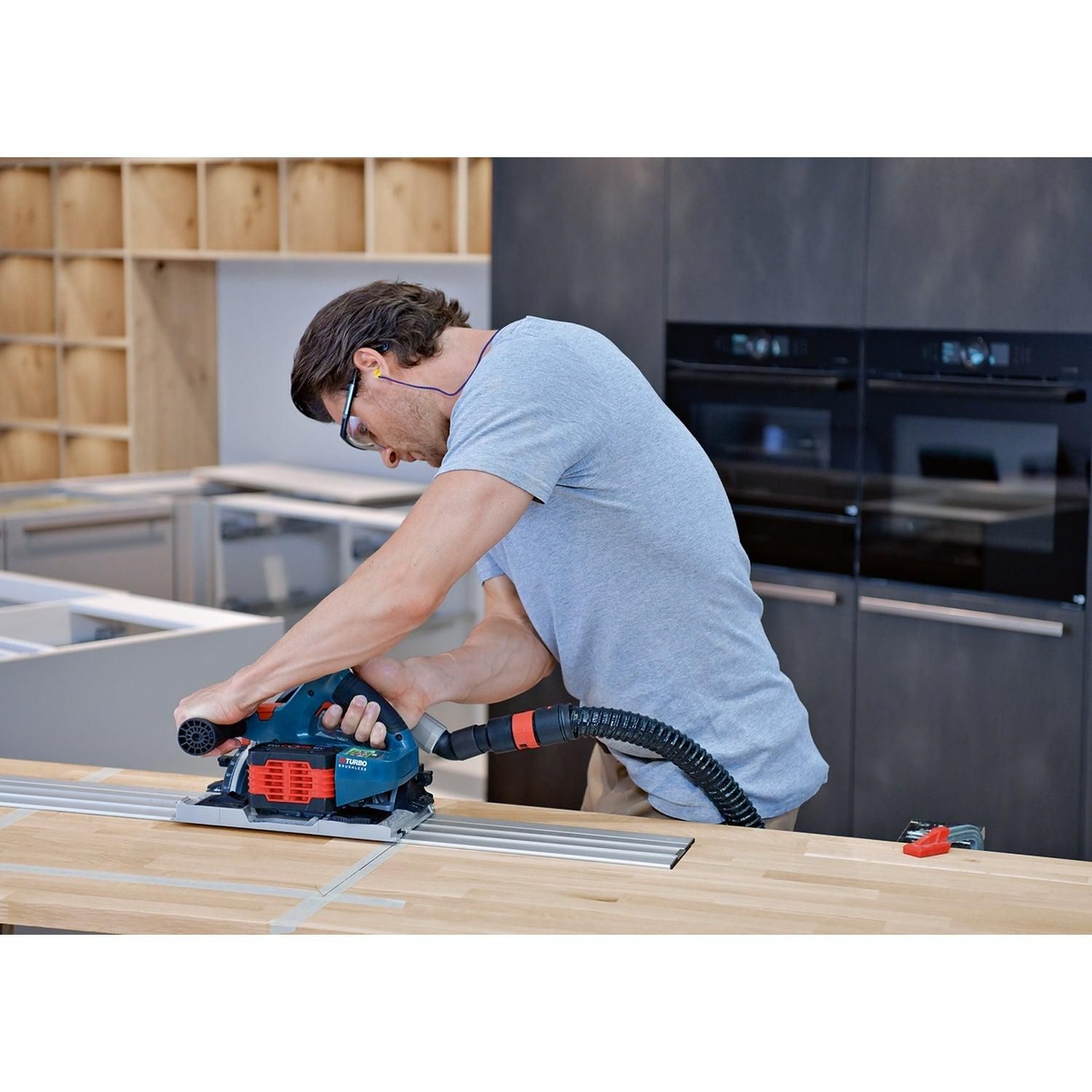 https://api.mastertools.nl/media/catalog/product/cache/4ac98b0d5e81b56bd000310ba88c60e0/b/o/bosch-professional-gkt-18v-52-gc-accu-invalzaag-140mm-18v-biturbo-basic-body-in-l-boxx-06016b4000-3165140930666-mastertools_nl-7.jpg