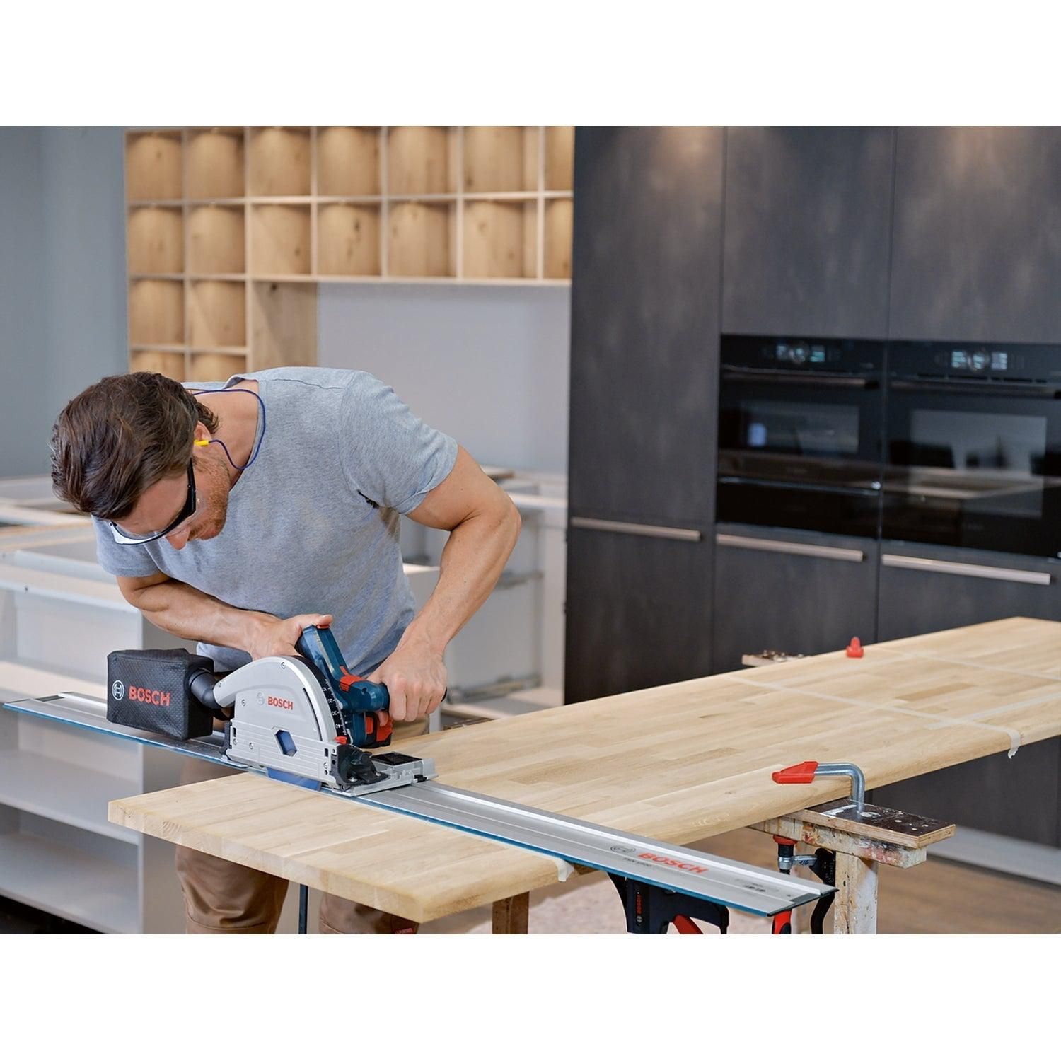 https://api.mastertools.nl/media/catalog/product/cache/4ac98b0d5e81b56bd000310ba88c60e0/b/o/bosch-professional-gkt-18v-52-gc-accu-invalzaag-140mm-18v-biturbo-basic-body-in-l-boxx-06016b4000-3165140930666-mastertools_nl-8.jpg