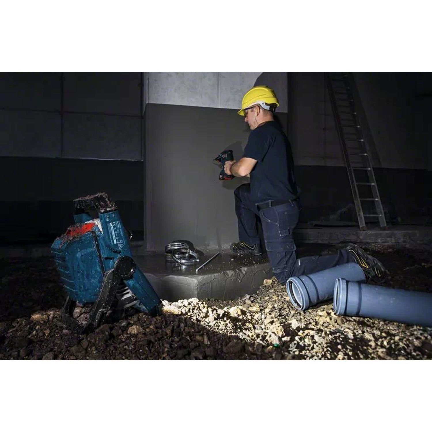 https://api.mastertools.nl/media/catalog/product/cache/4ac98b0d5e81b56bd000310ba88c60e0/b/o/bosch-professional-gli-18v-2200-c-accu-lamp-18v-basic-body-0601446501-3165140953832-mastertools_nl-5.jpg