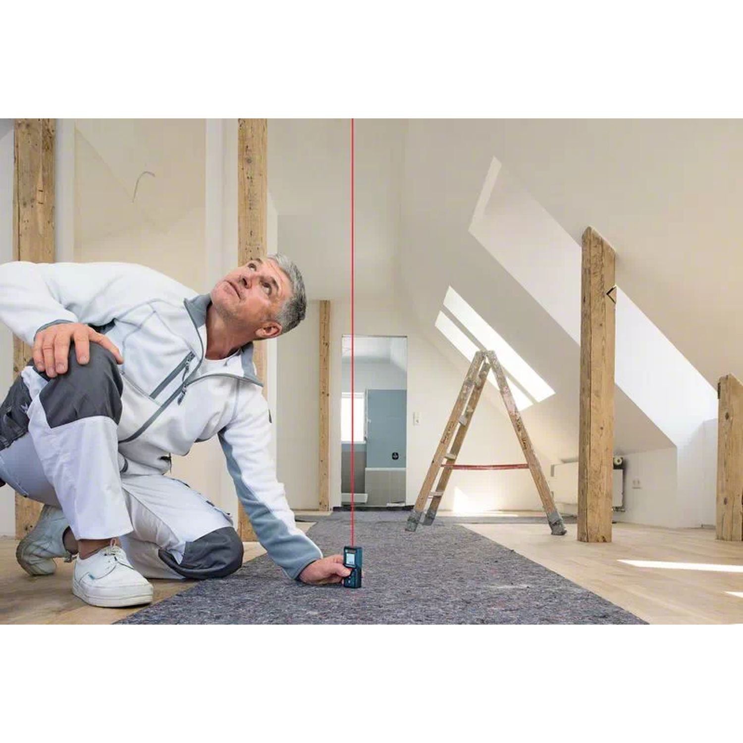 https://api.mastertools.nl/media/catalog/product/cache/4ac98b0d5e81b56bd000310ba88c60e0/b/o/bosch-professional-glm-40-laserafstandsmeter-40m-0601072900-3165140790406-mastertools_nl-3.jpg