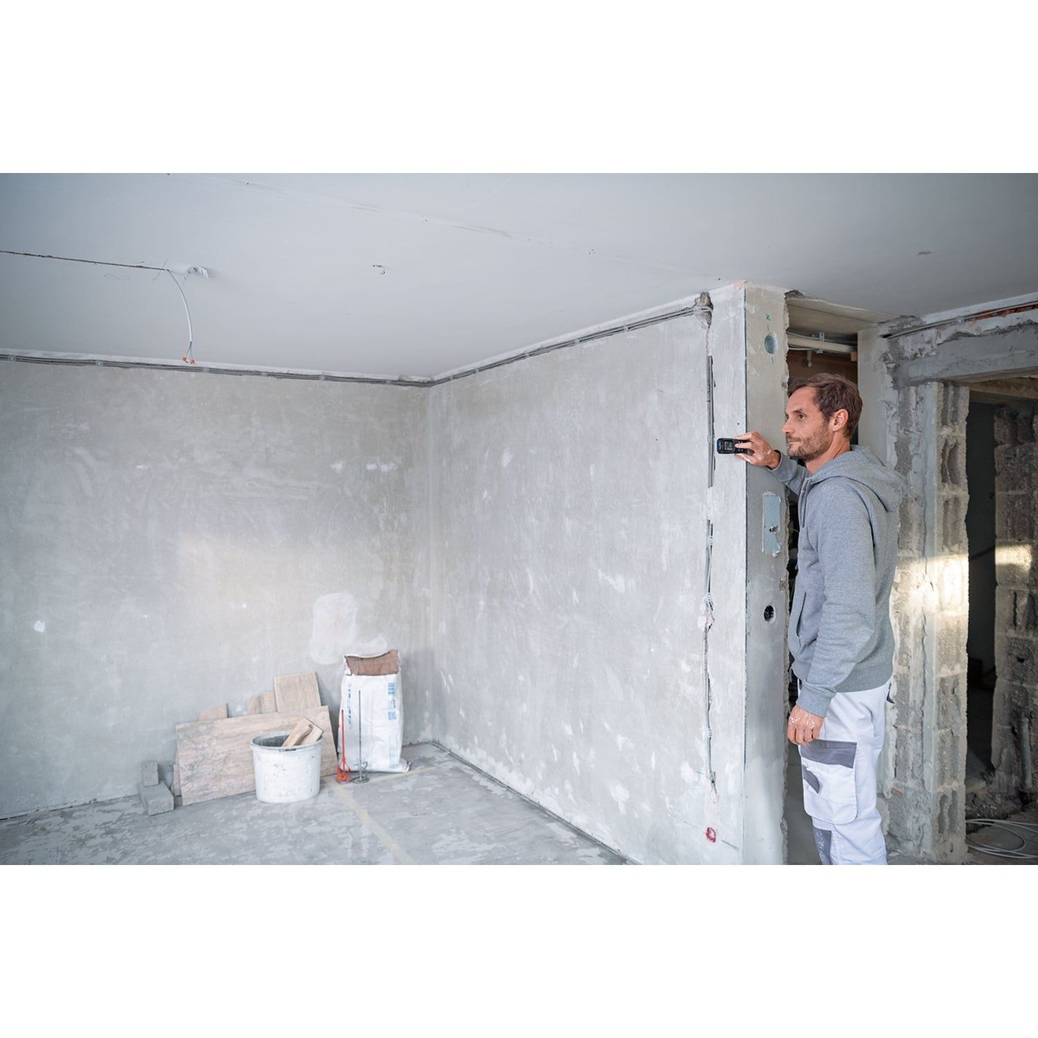 https://api.mastertools.nl/media/catalog/product/cache/4ac98b0d5e81b56bd000310ba88c60e0/b/o/bosch-professional-glm-50-27-cg-laserafstandsmeter-50m-groen-0601072u00-4059952518831-mastertools_nl-9.jpg