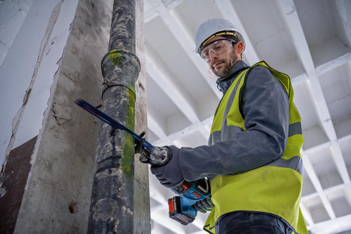 https://api.mastertools.nl/media/catalog/product/cache/4ac98b0d5e81b56bd000310ba88c60e0/b/o/bosch-professional-gsa-18v-28-accu-reciprozaag-biturbo-18v-basic-body-06016c0000-4059952581439-mastertools_nl-12.jpg