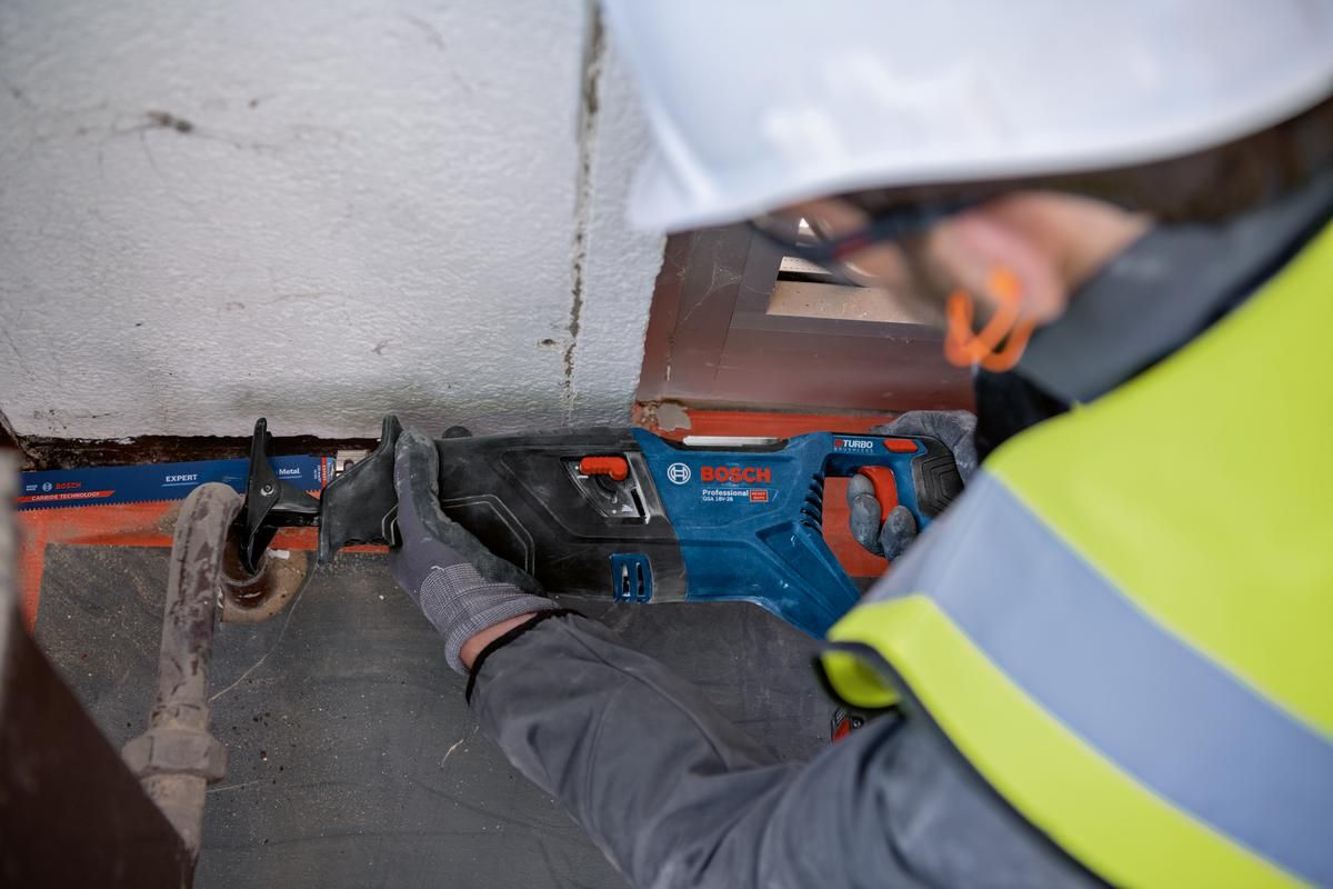 https://api.mastertools.nl/media/catalog/product/cache/4ac98b0d5e81b56bd000310ba88c60e0/b/o/bosch-professional-gsa-18v-28-accu-reciprozaag-biturbo-18v-basic-body-06016c0000-4059952581439-mastertools_nl-9.jpg
