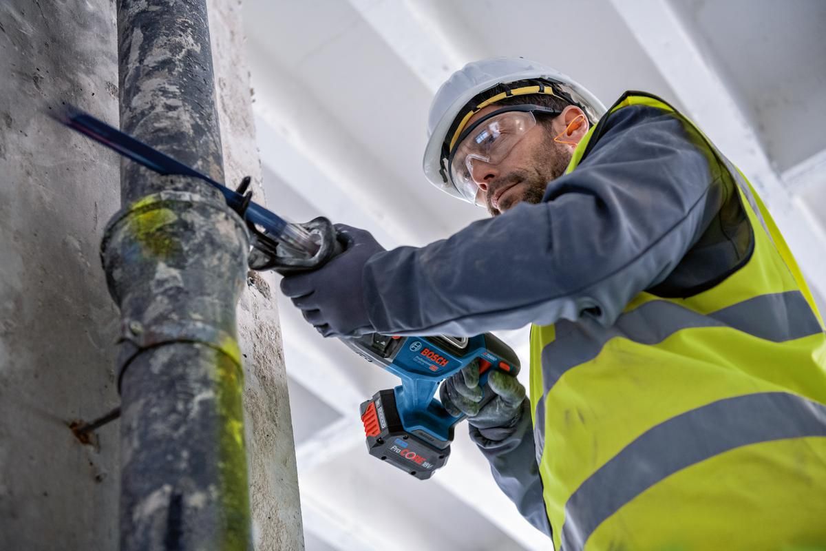 https://api.mastertools.nl/media/catalog/product/cache/4ac98b0d5e81b56bd000310ba88c60e0/b/o/bosch-professional-gsa-18v-28-accu-reciprozaag-biturbo-18v-basic-body-in-l-boxx-06016c0001-4059952581477-mastertools_nl-6.jpg