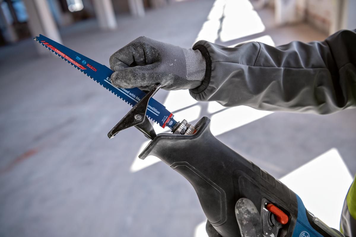 https://api.mastertools.nl/media/catalog/product/cache/4ac98b0d5e81b56bd000310ba88c60e0/b/o/bosch-professional-gsa-18v-28-accu-reciprozaag-biturbo-18v-basic-body-in-l-boxx-06016c0001-4059952581477-mastertools_nl-8.jpg