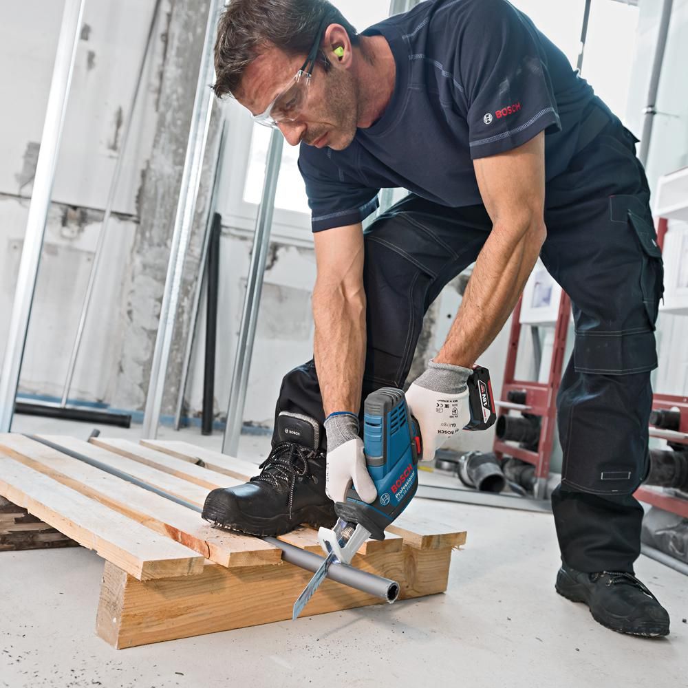 https://api.mastertools.nl/media/catalog/product/cache/4ac98b0d5e81b56bd000310ba88c60e0/b/o/bosch-professional-gsa-18v-li-accu-reciprozaag-18v-basic-body-in-l-boxx-06016a5001-3165140830256-mastertools_nl-5.jpg