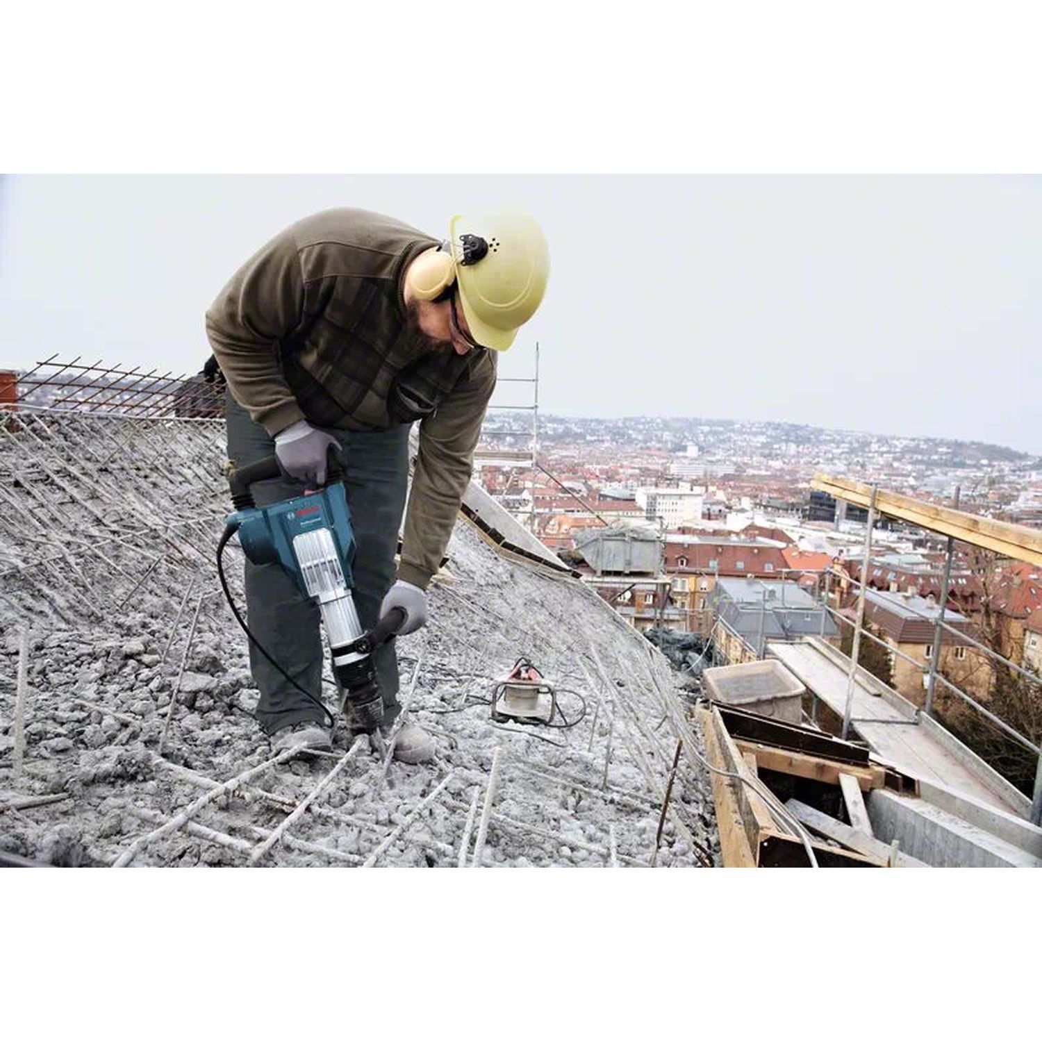 https://api.mastertools.nl/media/catalog/product/cache/4ac98b0d5e81b56bd000310ba88c60e0/b/o/bosch-professional-gsh-11-vc-breekhamer-sds-max-23j-0611336000-3165140546973-mastertools_nl-7.jpg