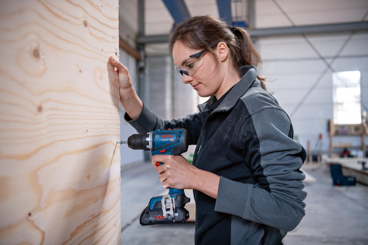https://api.mastertools.nl/media/catalog/product/cache/4ac98b0d5e81b56bd000310ba88c60e0/b/o/bosch-professional-gsr-18v-90-c-accu-schroefboormachine-18v-basic-body-06019k6000-4059952577678-mastertools_nl-3.jpg