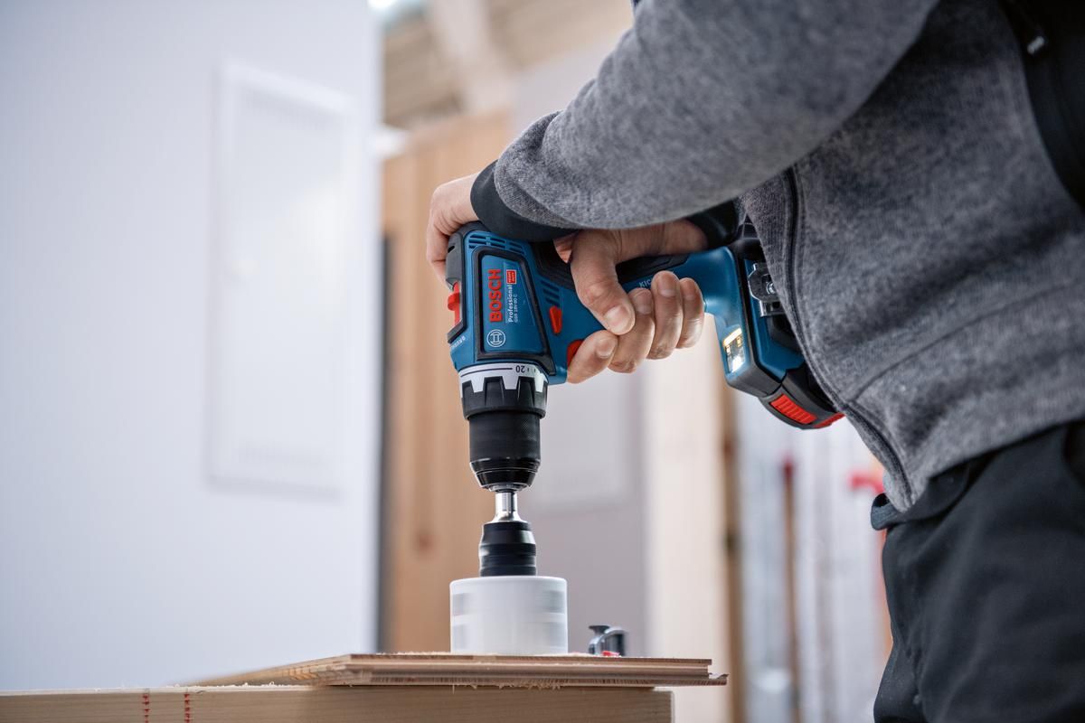 https://api.mastertools.nl/media/catalog/product/cache/4ac98b0d5e81b56bd000310ba88c60e0/b/o/bosch-professional-gsr-18v-90-c-accu-schroefboormachine-18v-basic-body-06019k6000-4059952577678-mastertools_nl-5.jpg