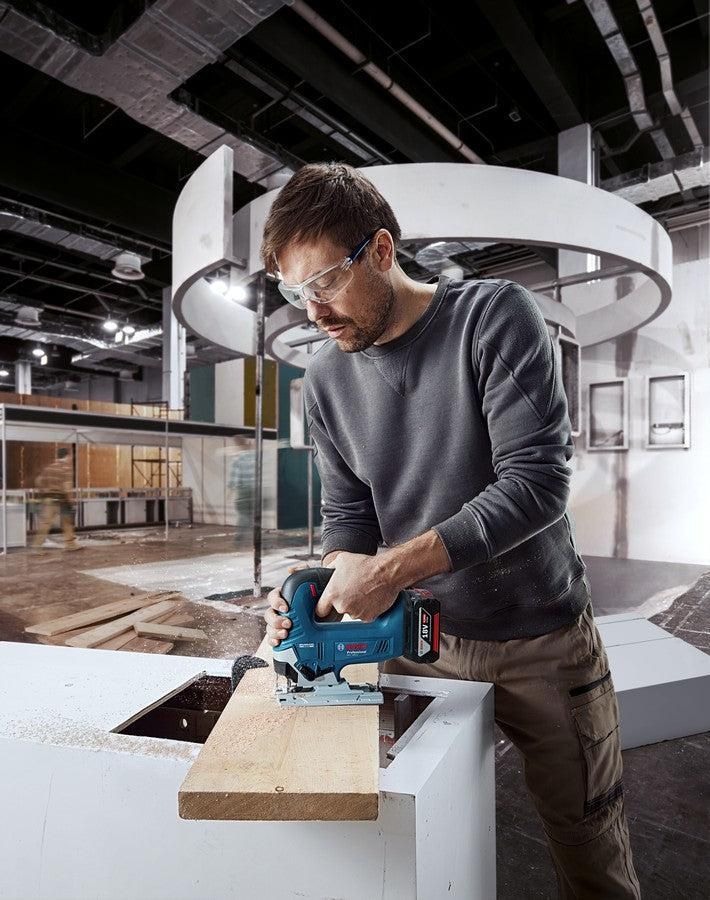 https://api.mastertools.nl/media/catalog/product/cache/4ac98b0d5e81b56bd000310ba88c60e0/b/o/bosch-professional-gst-18v-125-b-accu-decoupeerzaag-18v-basic-body-in-l-boxx-136-06015b3000-4059952588995-mastertools_nl-5.jpg