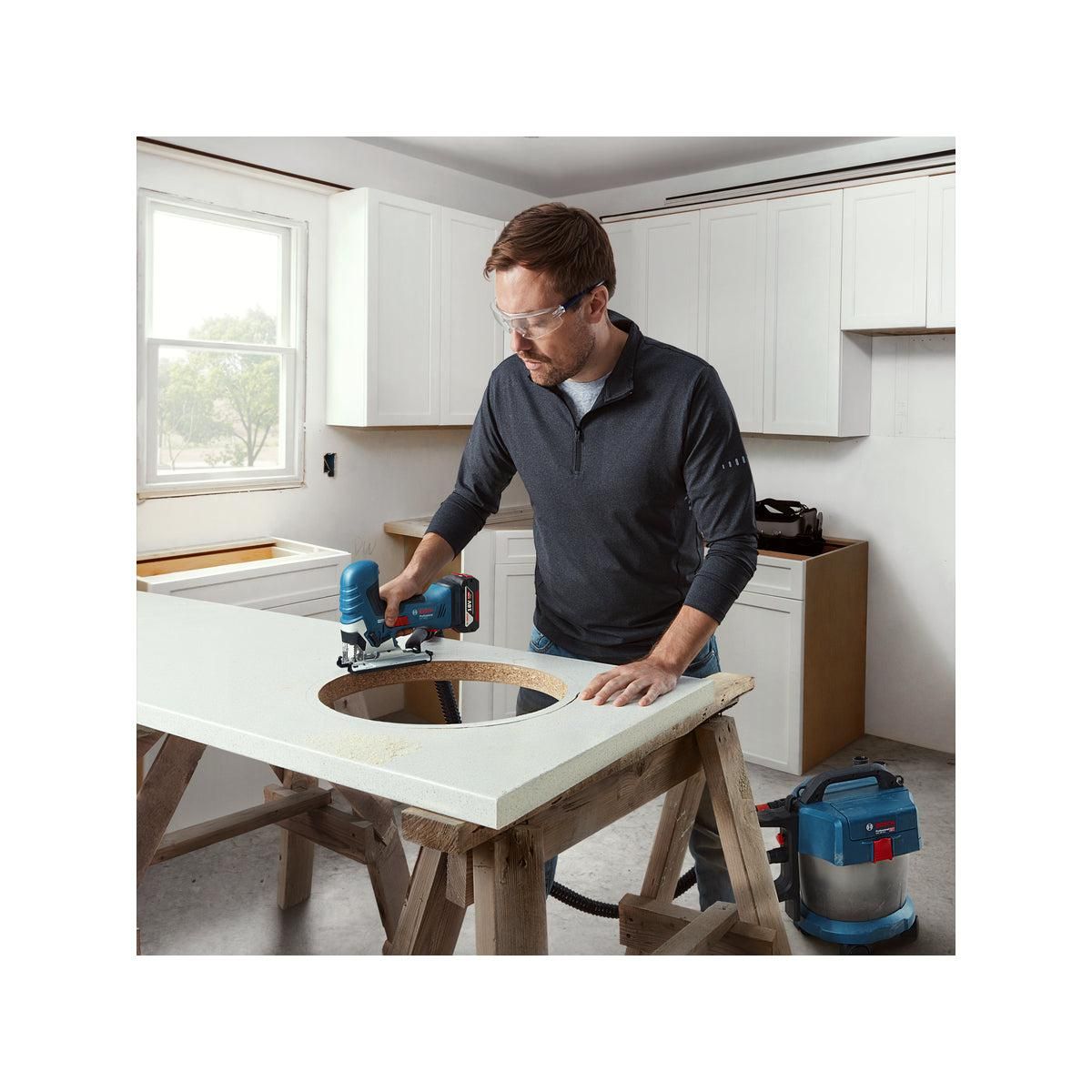 https://api.mastertools.nl/media/catalog/product/cache/4ac98b0d5e81b56bd000310ba88c60e0/b/o/bosch-professional-gst-18v-125-s-accu-decoupeerzaag-18v-basic-body-in-l-boxx-06015b2000-4059952589077-mastertools_nl-4.jpg