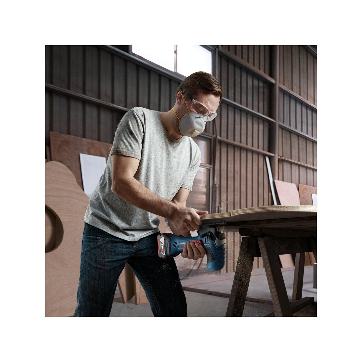https://api.mastertools.nl/media/catalog/product/cache/4ac98b0d5e81b56bd000310ba88c60e0/b/o/bosch-professional-gst-18v-125-s-accu-decoupeerzaag-18v-basic-body-in-l-boxx-06015b2000-4059952589077-mastertools_nl-5.jpg