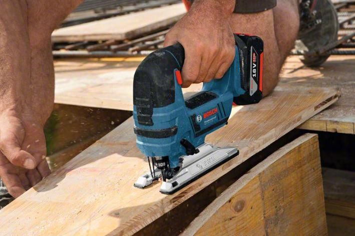 https://api.mastertools.nl/media/catalog/product/cache/4ac98b0d5e81b56bd000310ba88c60e0/b/o/bosch-professional-gst-18v-li-accu-decoupeerzaag-18v-basic-body-06015a6100-3165140786973-mastertools_nl-2.jpg