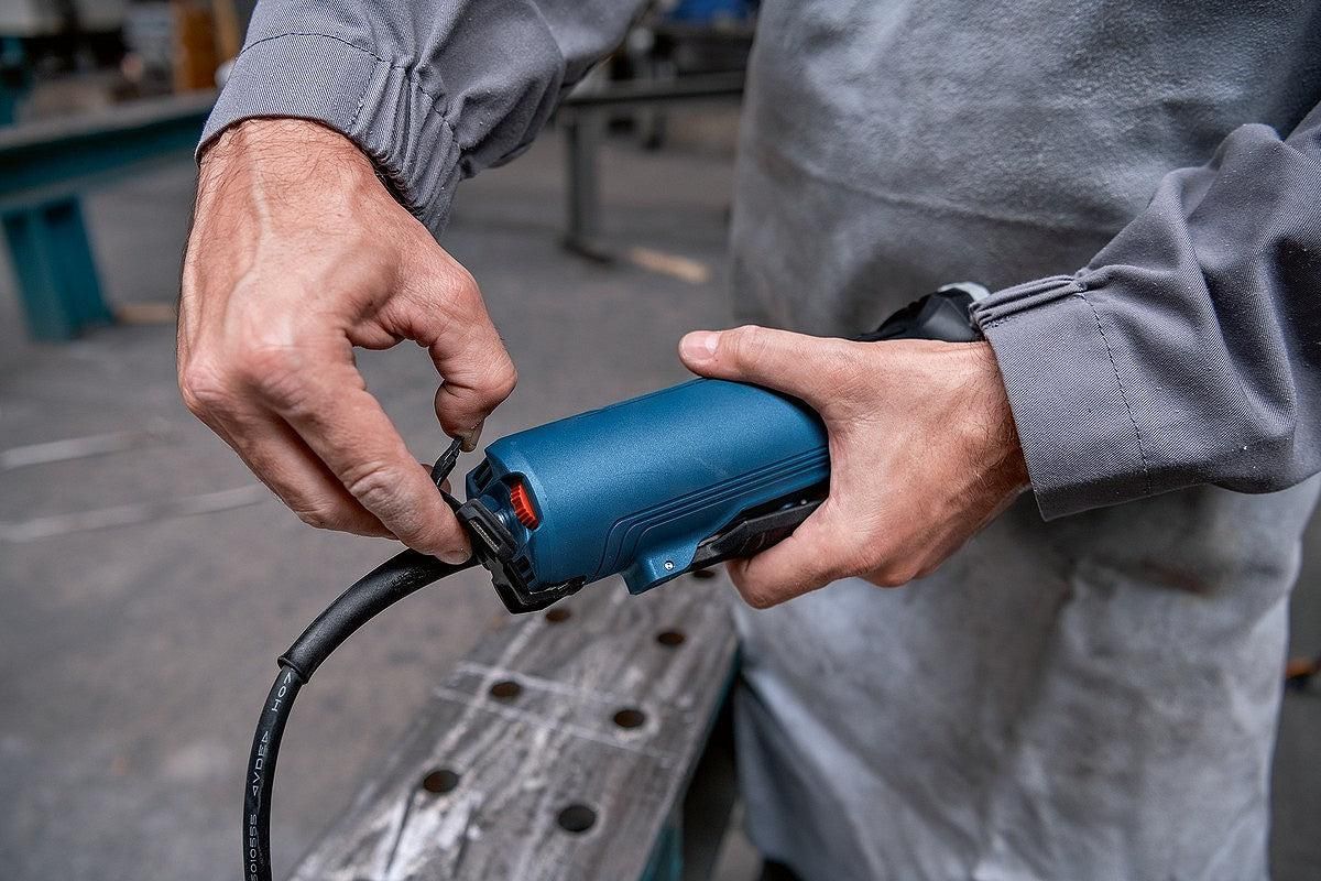 https://api.mastertools.nl/media/catalog/product/cache/4ac98b0d5e81b56bd000310ba88c60e0/b/o/bosch-professional-gws-17-125-ps-haakse-slijper-125mm-1700w-06017d1300-4059952576664-mastertools_nl-4.jpg