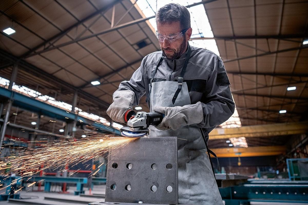 https://api.mastertools.nl/media/catalog/product/cache/4ac98b0d5e81b56bd000310ba88c60e0/b/o/bosch-professional-gws-17-125-ps-haakse-slijper-125mm-1700w-06017d1300-4059952576664-mastertools_nl-5.jpg