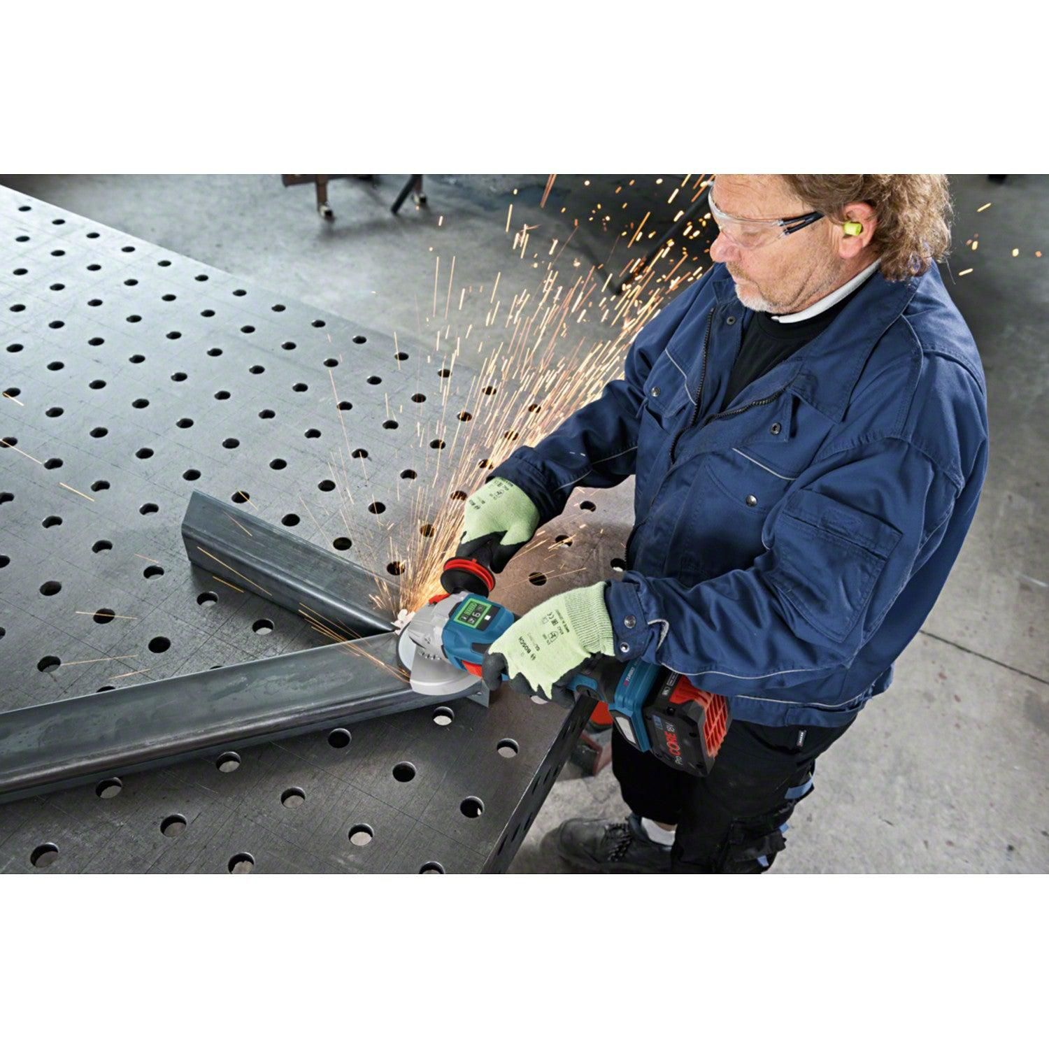https://api.mastertools.nl/media/catalog/product/cache/4ac98b0d5e81b56bd000310ba88c60e0/b/o/bosch-professional-gws-18v-15-sc-accu-haakse-slijper-125mm-18v-80ah-biturbo-in-l-boxx-06019h6101-3165140964548-mastertools_nl-6.jpg