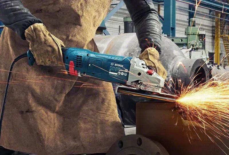 https://api.mastertools.nl/media/catalog/product/cache/4ac98b0d5e81b56bd000310ba88c60e0/b/o/bosch-professional-gws-24-230-jz-haakse-slijper-2400w-06018c3300-4059952556079-mastertools_nl-4.jpg