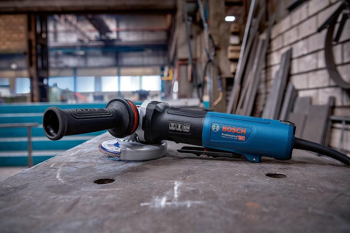 https://api.mastertools.nl/media/catalog/product/cache/4ac98b0d5e81b56bd000310ba88c60e0/b/o/bosch-professional-gwx-17-125-psb-haakse-slijper-125mm-x-lock-1700w-06017d3700-4059952576541-mastertools_nl-4.jpg