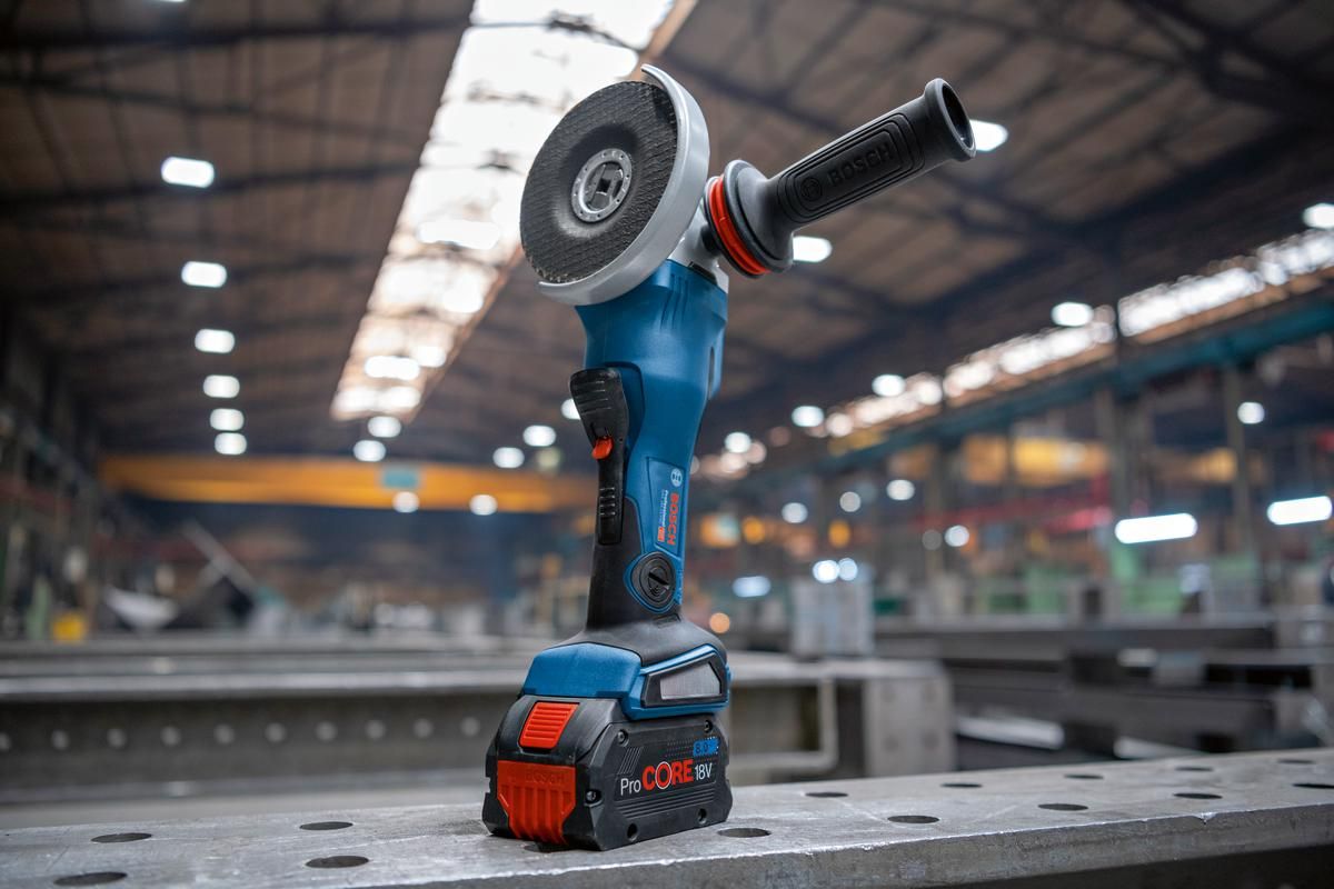 https://api.mastertools.nl/media/catalog/product/cache/4ac98b0d5e81b56bd000310ba88c60e0/b/o/bosch-professional-gwx-18v-15-psc-accu-haakse-slijper-125mm-18v-8_0ah-in-l-boxx-06019h6g01-4059952610061-mastertools_nl-9.jpg