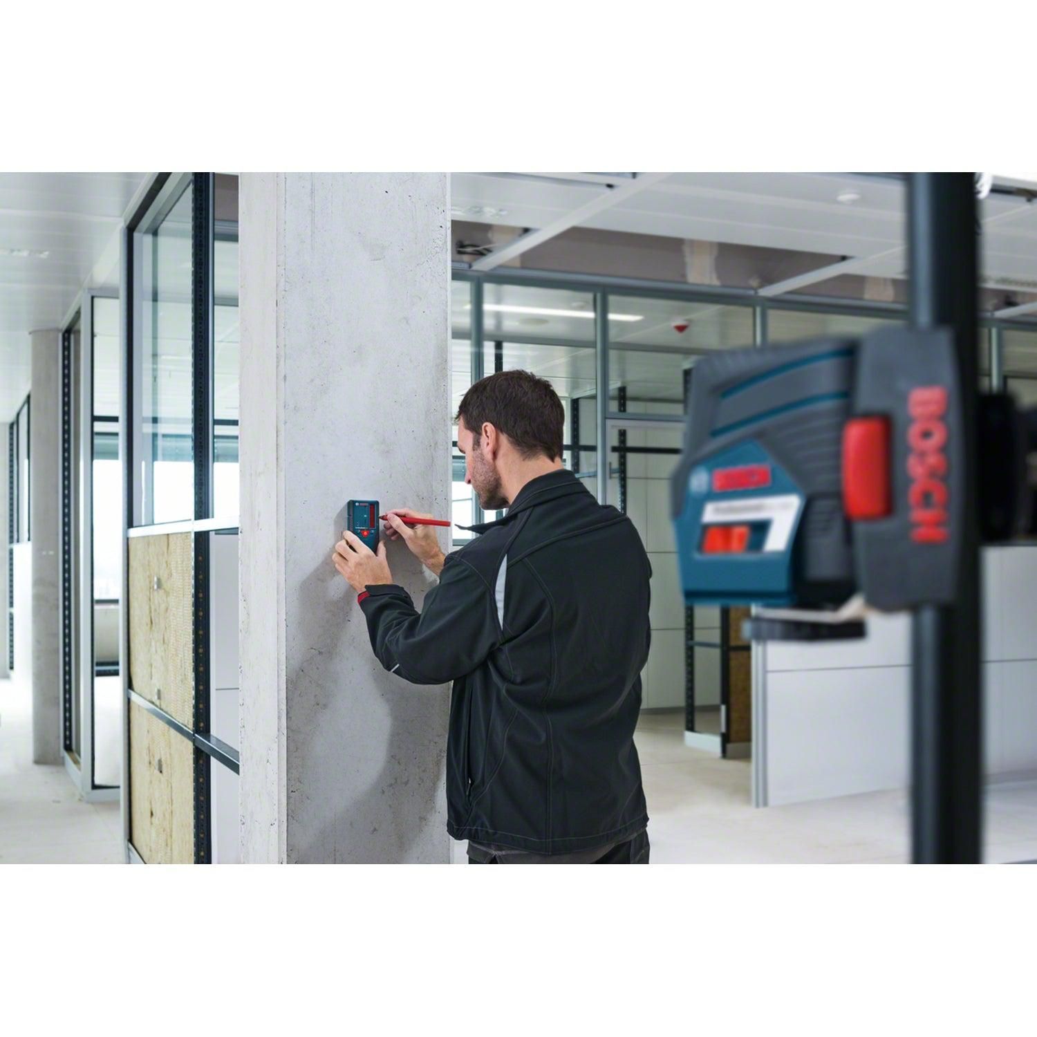 https://api.mastertools.nl/media/catalog/product/cache/4ac98b0d5e81b56bd000310ba88c60e0/b/o/bosch-professional-lr-6-laserontvanger-0601069h00-3165140835565-mastertools_nl-4.jpg