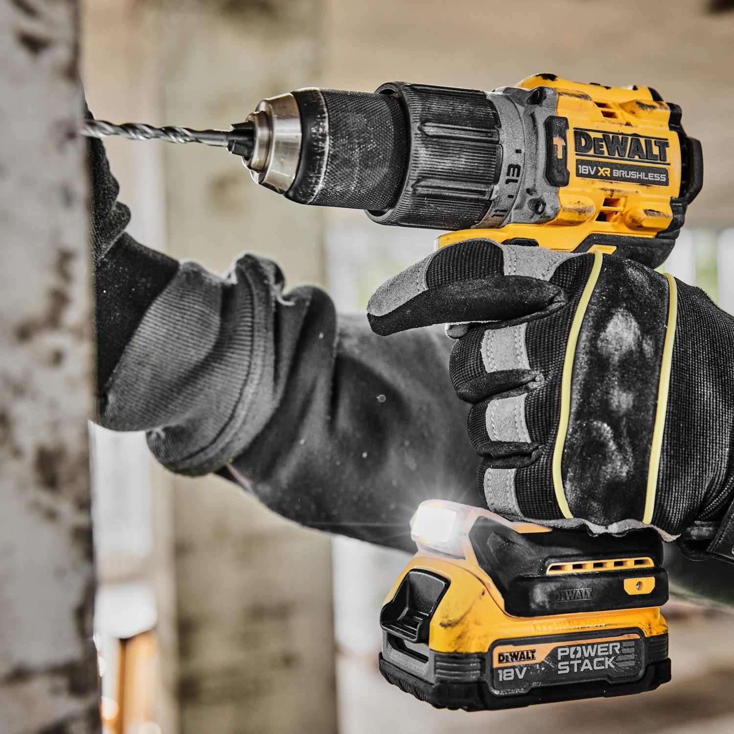 https://api.mastertools.nl/media/catalog/product/cache/4ac98b0d5e81b56bd000310ba88c60e0/d/c/dcd805e2t_a4.jpg