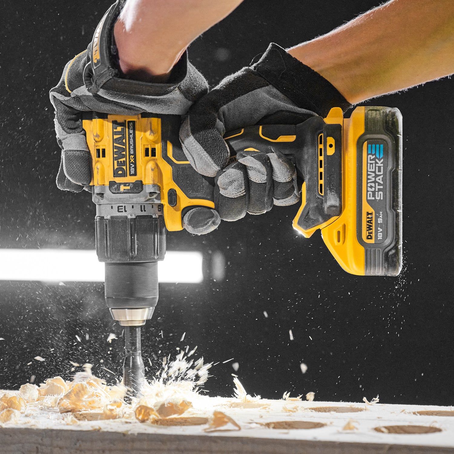 https://api.mastertools.nl/media/catalog/product/cache/4ac98b0d5e81b56bd000310ba88c60e0/d/c/dcd805h2t_a6.jpg
