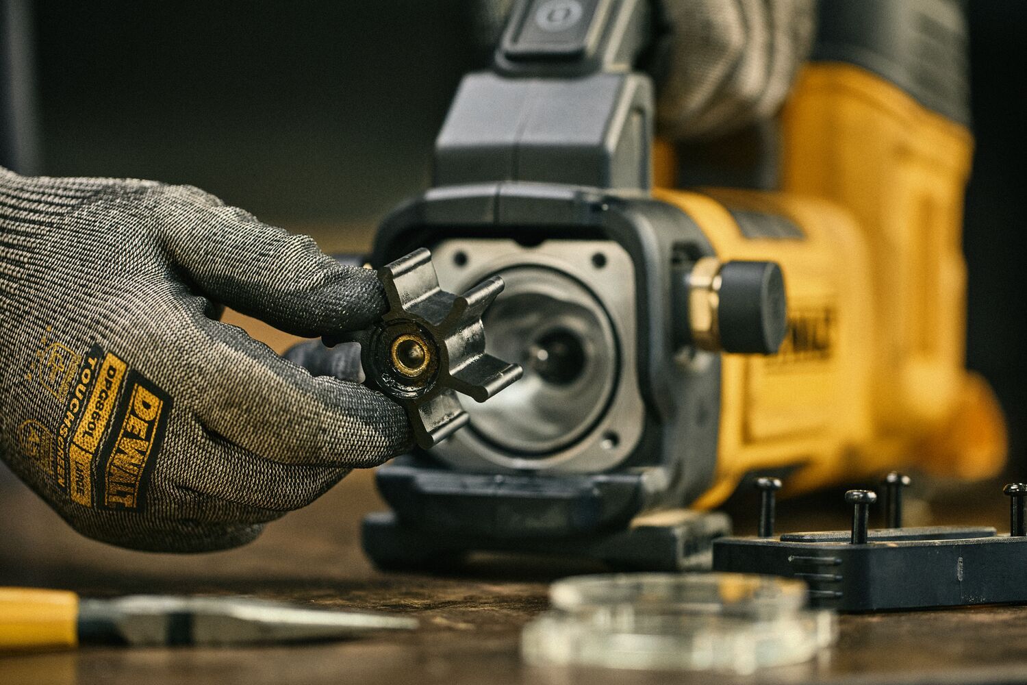 https://api.mastertools.nl/media/catalog/product/cache/4ac98b0d5e81b56bd000310ba88c60e0/d/c/dce050n_f2.jpg