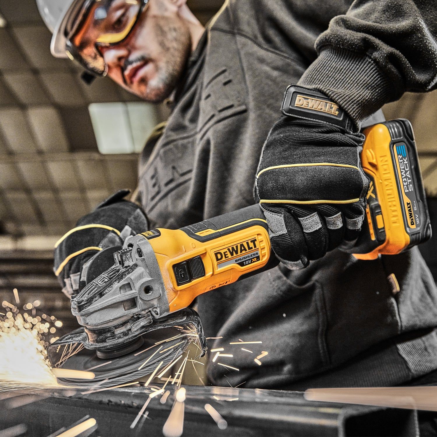 https://api.mastertools.nl/media/catalog/product/cache/4ac98b0d5e81b56bd000310ba88c60e0/d/c/dcg405h2t_a3.jpg