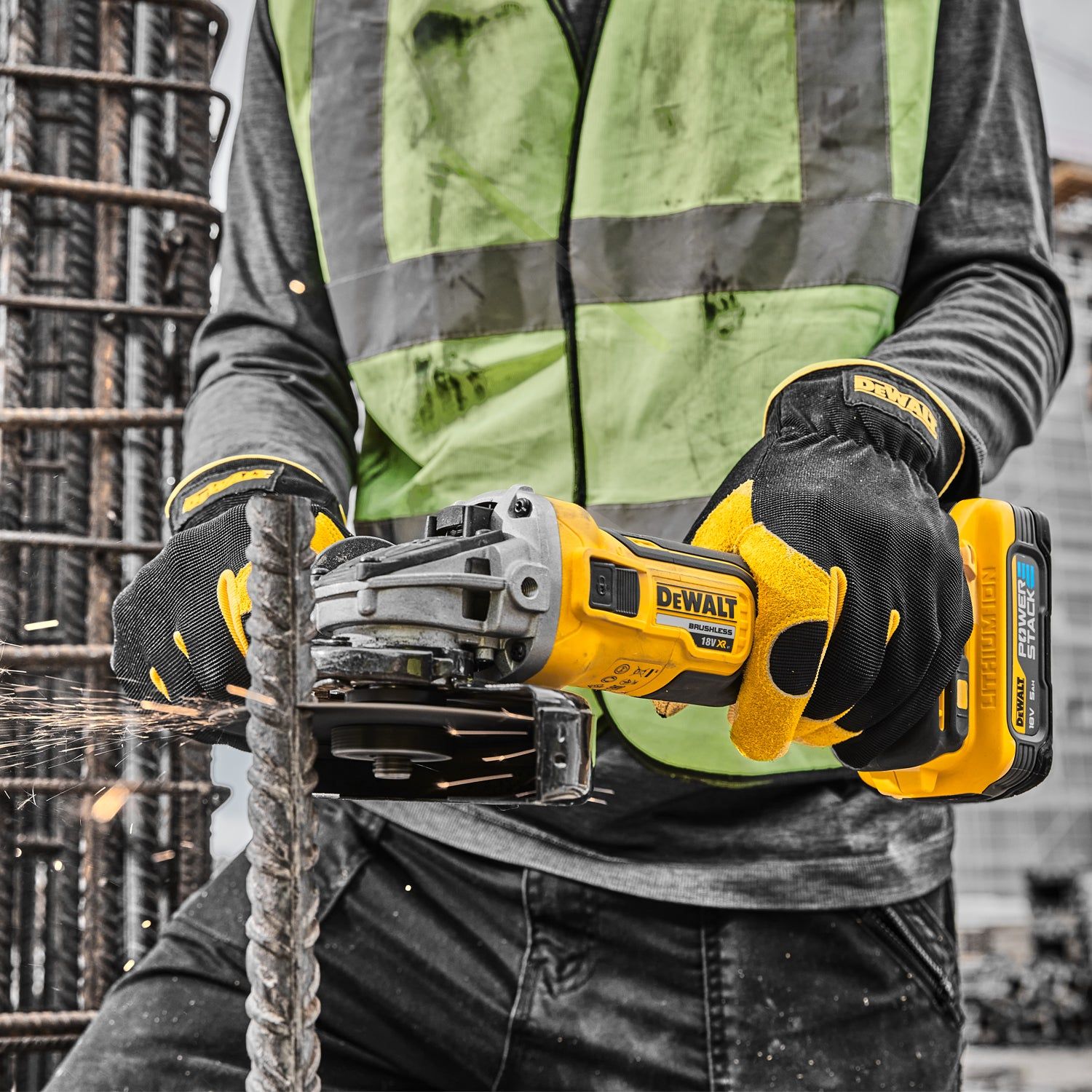https://api.mastertools.nl/media/catalog/product/cache/4ac98b0d5e81b56bd000310ba88c60e0/d/c/dcg405h2t_a4.jpg