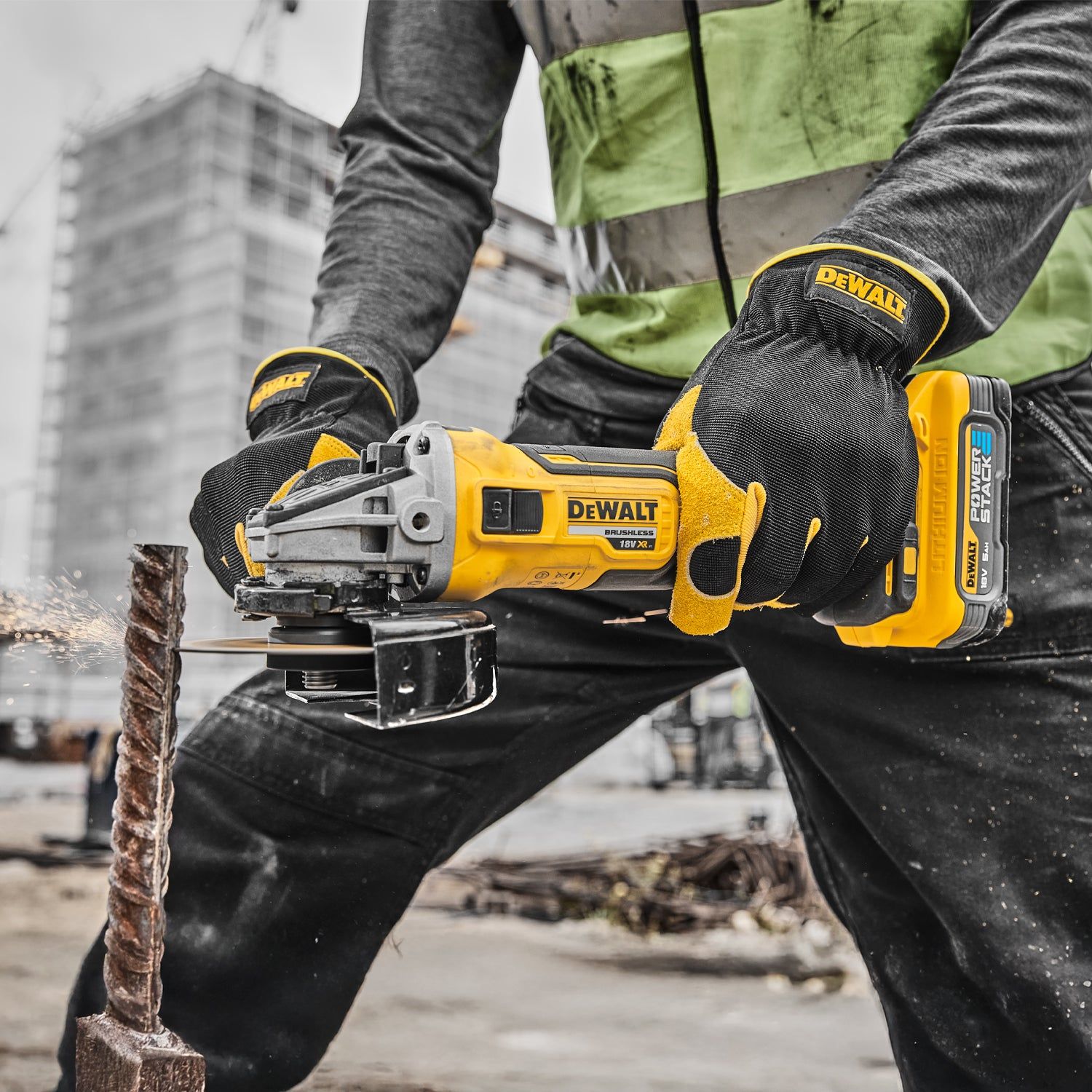 https://api.mastertools.nl/media/catalog/product/cache/4ac98b0d5e81b56bd000310ba88c60e0/d/c/dcg405h2t_a5.jpg